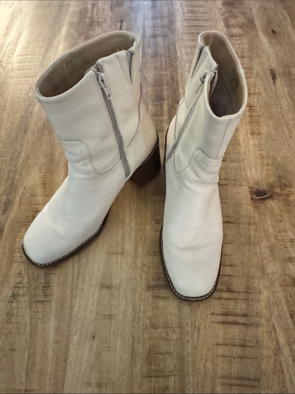 Patina Women’s Off White Leather Cream Ankle Boots Side Zip Western Block Heel